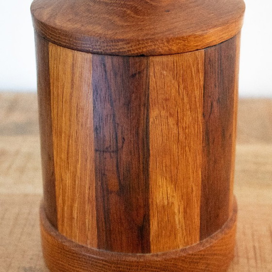 Image 1 of Pot de rangement rond en bois rayé, boîte unique