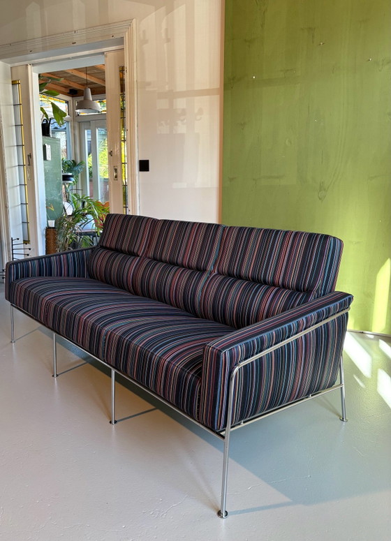 Fritz Hansen model 3303 Arne Jacobsen – 3-5 zitsbanken, Wol, Chroom (photo 2 of 15)