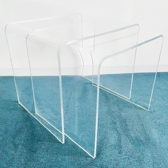 Image 1 of Mid-century Italiaanse plexiglas bijzettafels acryl space age nesting set 1970's