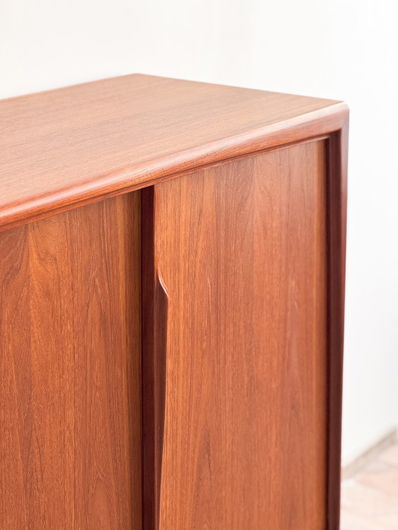 Image 1 of Buffet haut danois du Mid Century en teck par Axel Christensen Odder pour Odder Møbler