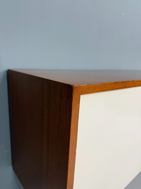 Image 1 of Florence Knoll voor Knoll, notenhouten hangkast, model 122 W-1, 1947