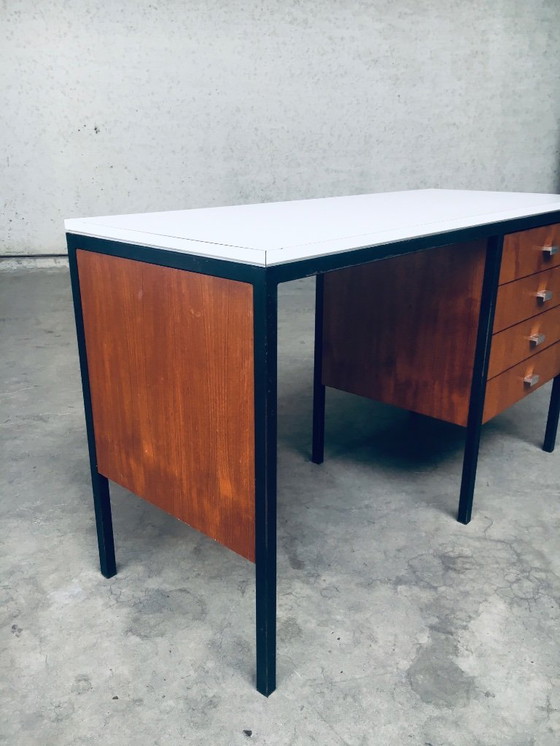 Image 1 of Scrivania di design olandese in stile moderno di metà secolo, Paesi Bassi, anni '60