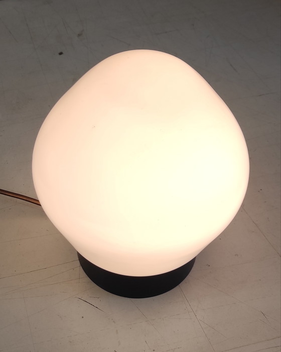 Image 1 of Plafondlamp van PHILIPS in wit glas en zwart ABS - jaren 60/70