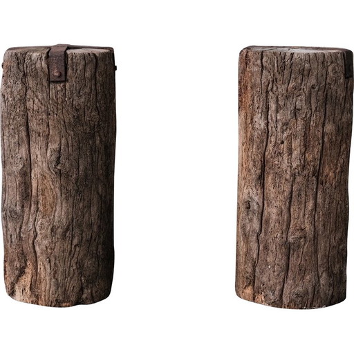 Paar primitive spanische Holzbeistelltische im Vintage-Stil
