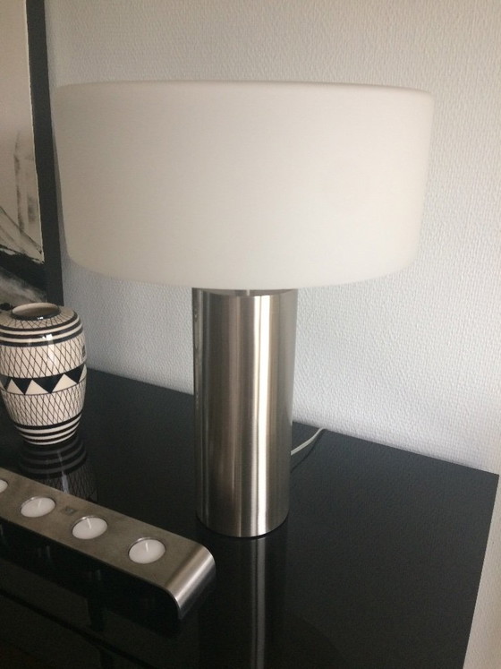 Moderne Designlampe, Tischlampen, Chrom, Weiß (Foto 3 von 6)
