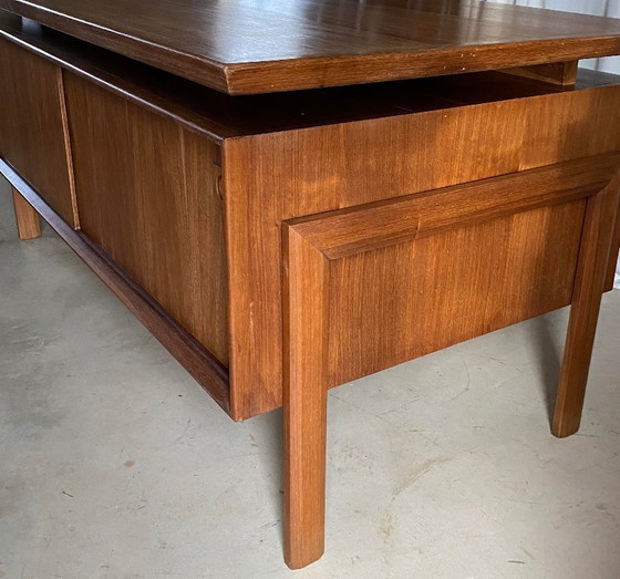 Vintage teakhouten Bureau (photo 10 of 10)