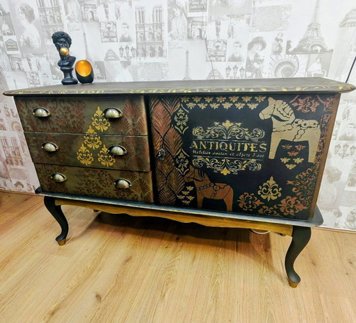 Armoire rénovée de style Anne Queen