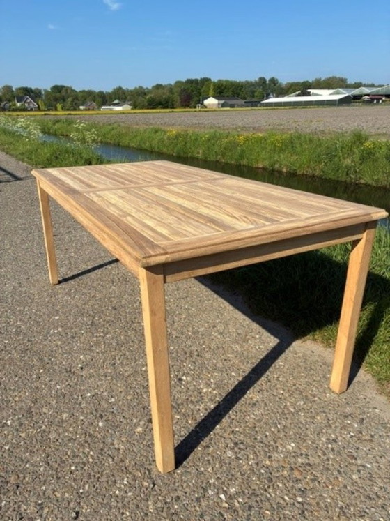 Image 1 of Prachtige massief teakhouten tuintafel als NIEUW