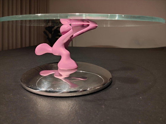 Image 1 of Raro porta torta Alessi “Running Man” di Mattia di Rosa – design italiano postmoderno in vetro e metallo