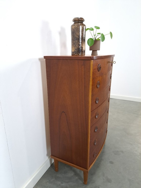 Image 1 of Cassettiera curva danese con 7 cassetti e maniglie rotonde