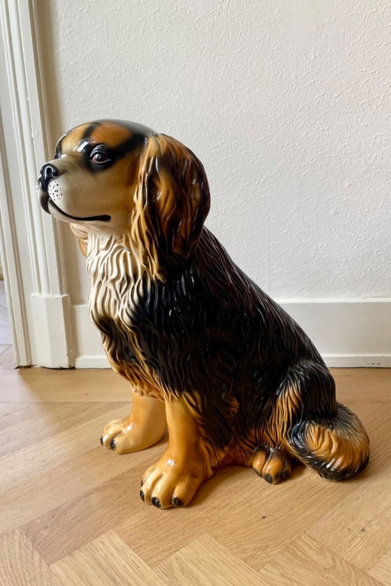 Image 1 of Cane King Charles in ceramica