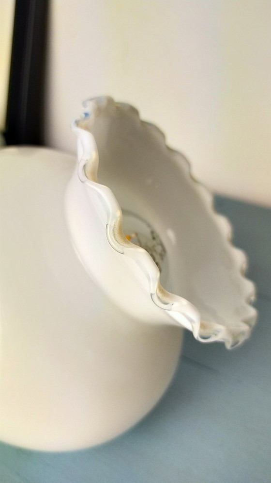 Lámpara de mesa de opalina blanca, Le siècle des Lmumières, Lámparas de mesa, Vidrio, Metal, Dorado (foto 8 de 8)