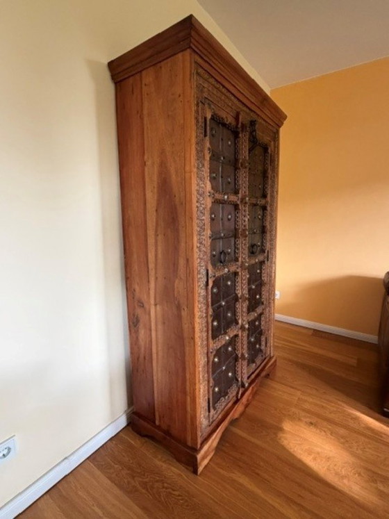 Indian cabinet with historic teak front door from Rajasthan – Storage cabinet, Wood (photo 3 of 7)
