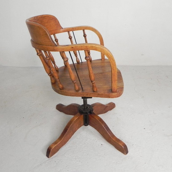 Image 1 of Silla de oficina de roble con sistema de muelles y altura regulable, década de 1930.