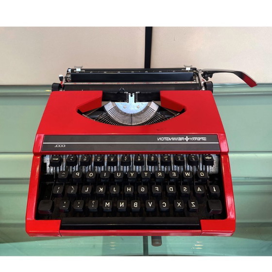 Image 1 of Sperry Remington Idol rote Schreibmaschine mit Etui, Baujahr 1980