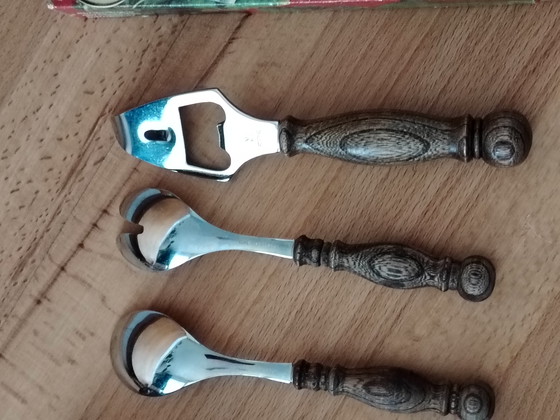 Image 1 of WMF Burgundy saladebestek en flesopener/doppenopener, retro, vintage, houten handvatten