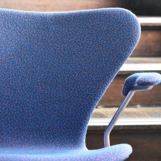 Image 1 of Fritz Hansen Schmetterlingsstuhl