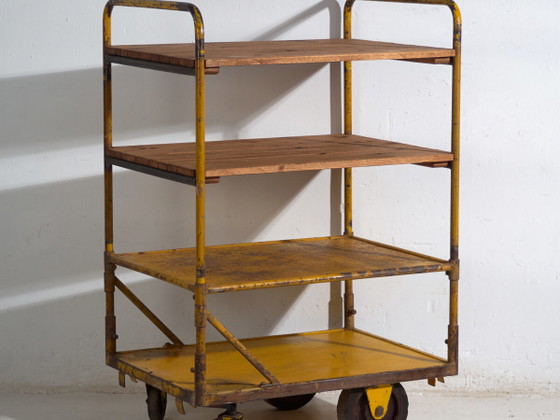 Chariot industriel en métal jaune – Chariot d'usine Europe – circa 1950 – Dessertes, Metal, Iron, Industrieel (photo 2 of 35)