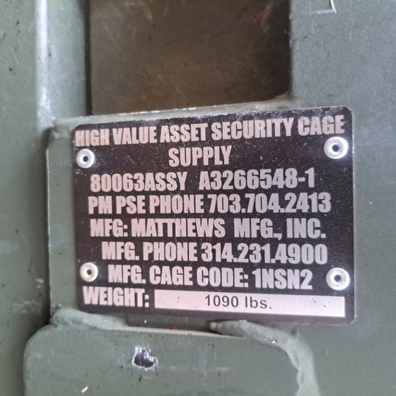 Image 1 of Cassaforte militare originale - Gabbia di sicurezza per beni di alto valore - un pezzo unico che cattura l'attenzione in amb