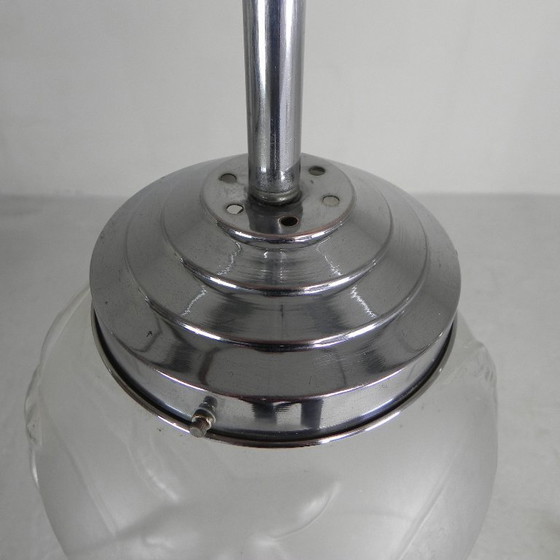 Image 1 of Art Deco hanglamp met geetste glazen bol met meerdere vogels, zwaluwen, jaren 30