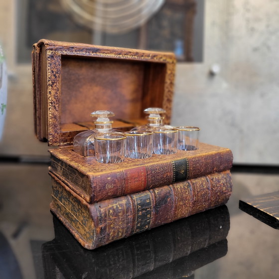 Image 1 of Decanter segreto, vetro tagliato, pelle goffrata, legno, FFS XIX - Francia