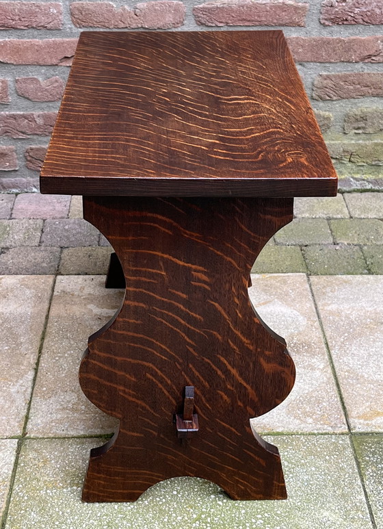 Image 1 of Table d'appoint de l'école d'Amsterdam | Chêne massif | 1920-1940 | Unique Craftsmanship