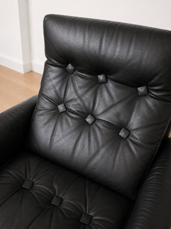 Fauteuil pivotant vintage danois en cuir noir, milieu du siècle, années 1970 – Leather (photo 12 of 13)