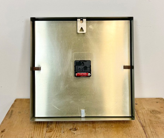 Image 1 of Graue, quadratische Wanduhr im Industriestil von Pragotron, 1970er Jahre