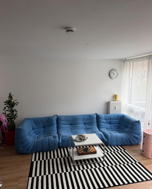 Ligne Roset Togo driezitsbank, lichtblauw