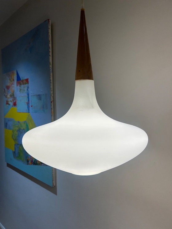 Louis Kalff Hängelampe aus Teakholz und Opalglas – Pendelleuchten, Wood (photo 4 of 8)