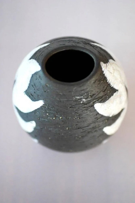 Vintage Danish pottery vase with graphic monochrome design and glazing from Helge Österberg