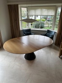 Table d'équilibre Arco et 4 chaises baquets en cuir