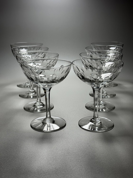 Image 1 of Set van 8 Art Deco champagnecoupéglazen (jaren 1920-1930) – halfkristal, handgegraveerd