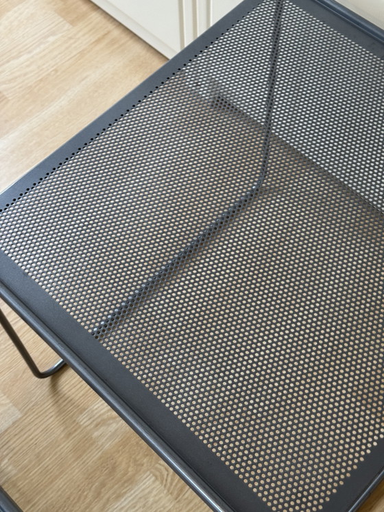 Image 1 of Ensemble de 3 tables gigognes vintage postmodernes en acier perforé, années 1980