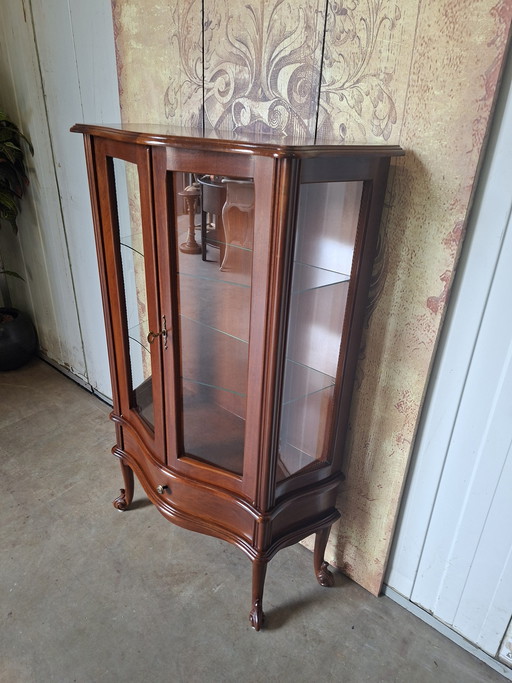 Classic English Mahogany Low Display Cabinet, china cabinet, liquor cabinet. Dimensions: 84x36cm and 130 cm high.