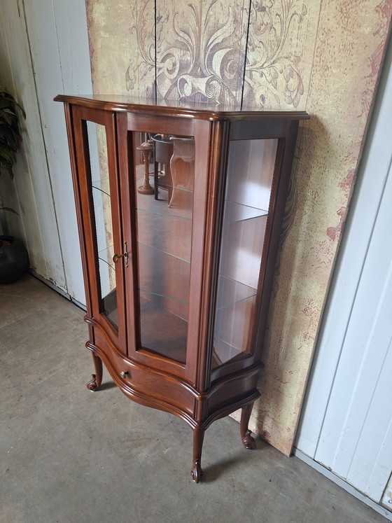 Image 1 of Classic English Mahogany Low Display Cabinet, china cabinet, liquor cabinet. Dimensions: 84x36cm and 130 cm high.