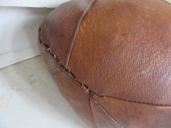 Image 1 of Vintage leren neushoorn, verkocht zoals hij is.