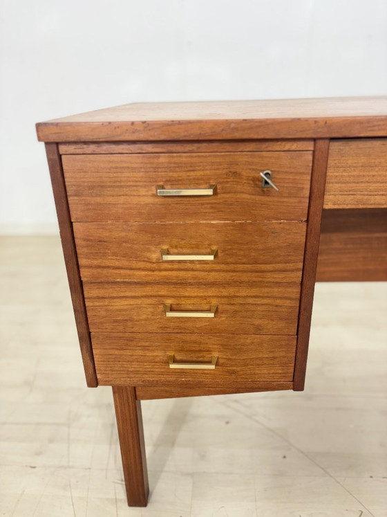 Image 1 of Bureau uit het midden van de vorige eeuw / Deens teakhouten bureau / vintage bureau / bureau uit de jaren 60