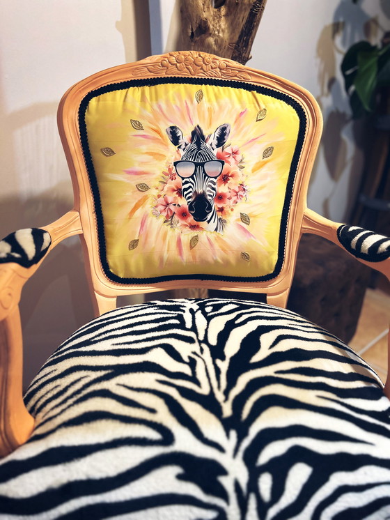 Image 1 of Poltrona zebrata e stravagante
