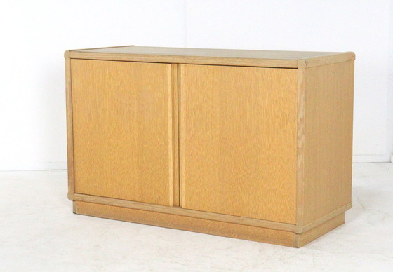Image 1 of Eiken compact sideboard kast dressoir 'Finne' vintage