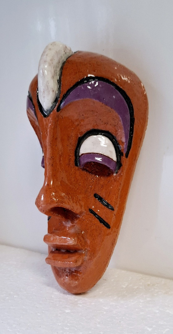 Image 1 of Masque africain en céramique .