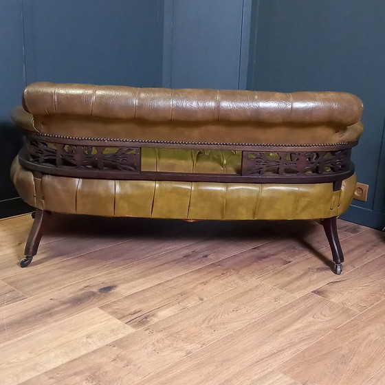 Image 1 of Sofá Chesterfield de dos plazas - Victoriano 1890-1910