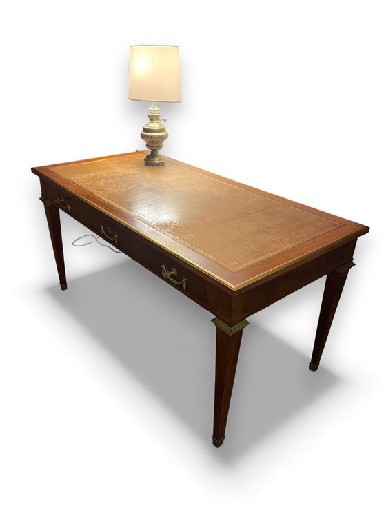 Image 1 of Flacher Schreibtisch aus Mahagoni im Stil Louis XVI., Lederplatte und Bronzeverzierungen