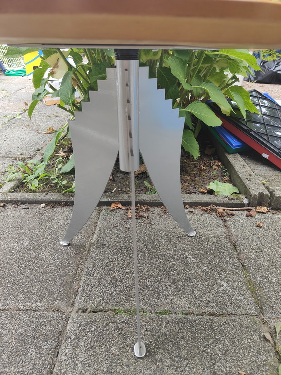 Image 1 of Tavolino di design con piano girevole e struttura in metallo