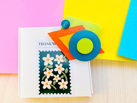 Image 1 of Broche en bois géométrique abstraite Art Déco faite à la main