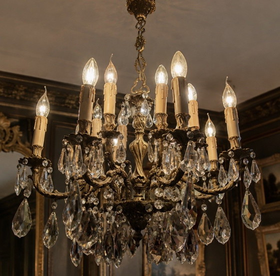 Imposanter antiker Kronleuchter im Louis-XV-/Rokoko-Stil, reich verziert mit wunderschön geschliffenem (photo 3 of 6)