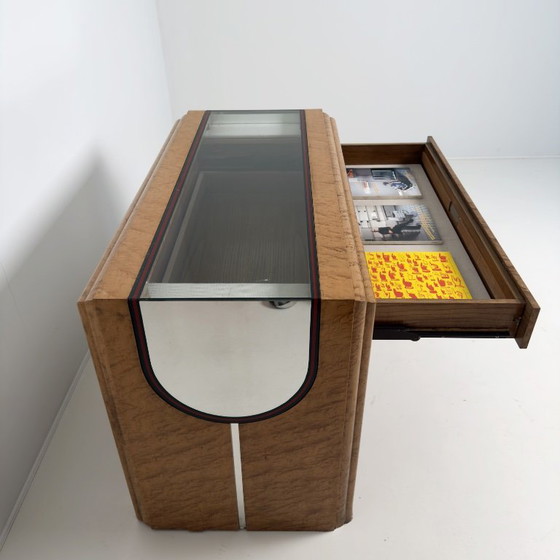 Image 1 of objet de collection représentant un présentoir de magasin Gucci