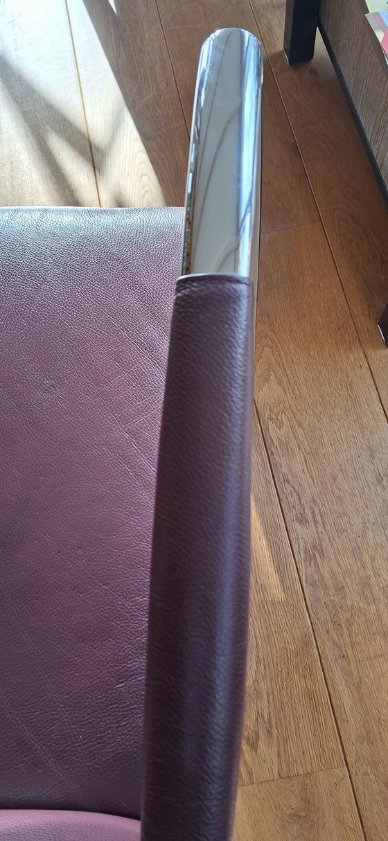 Image 1 of Fauteuil design en cuir de Kler Sa.