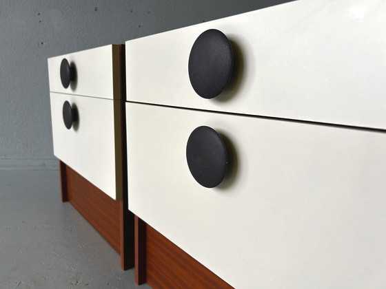 Image 1 of Nachtkastje-Set aus der Mitte des Jahrhunderts in Weiß/Teakholz – Jaren 60/70