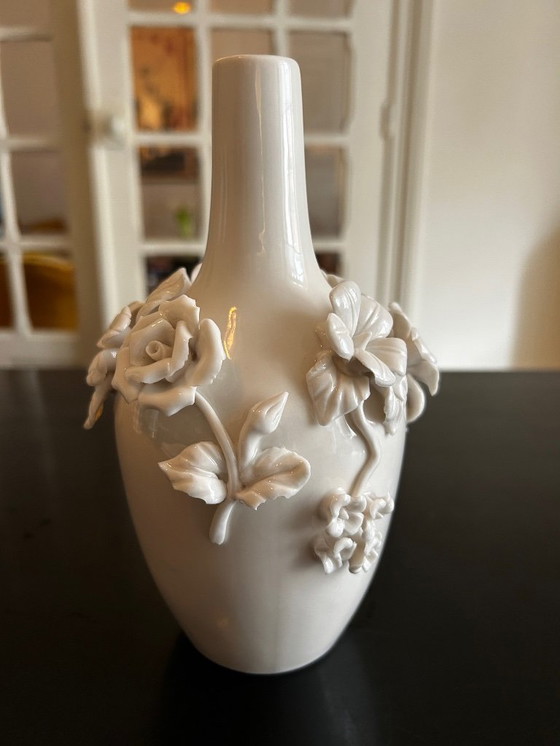 Image 1 of vase en céramique avec applications de fleurs